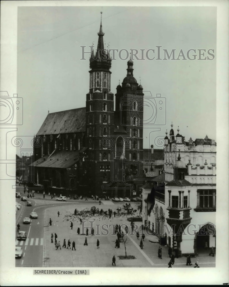 1981 Press Photo St. Mary&#39;s Church, Cracow&#39;s Market square - cvb18777 - Historic Images