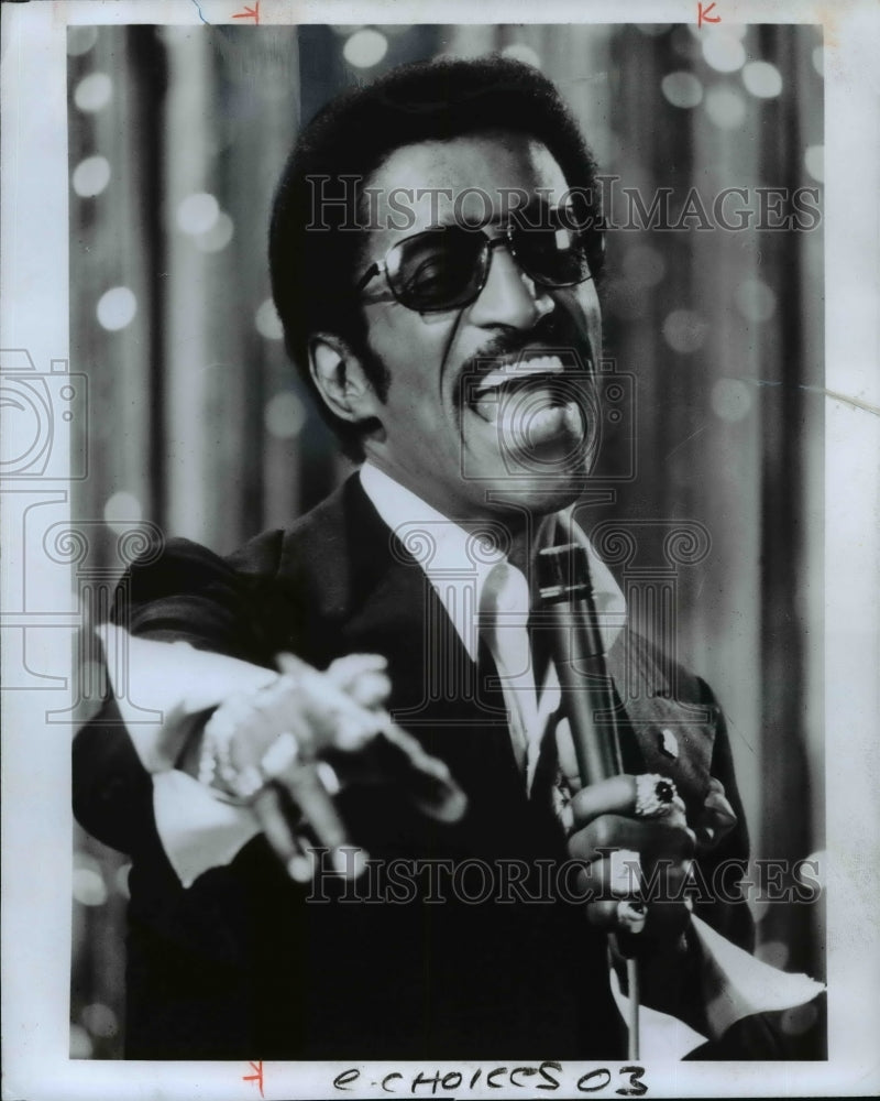 1977 Press Photo Sammy Davis Jr. - cvb18822 - Historic Images