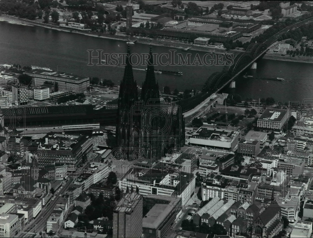 1972 Press Photo Cologne Cathedral and Hohenzollern Bridge. - cvb18970 - Historic Images