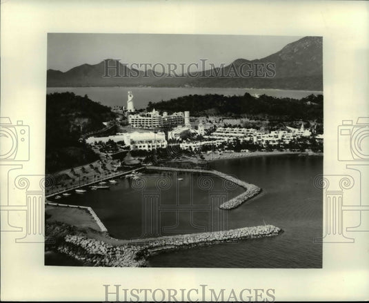 1975 Press Photo Princess Hotels International in Manzanillo, Mexico - cvb19267 - Historic Images
