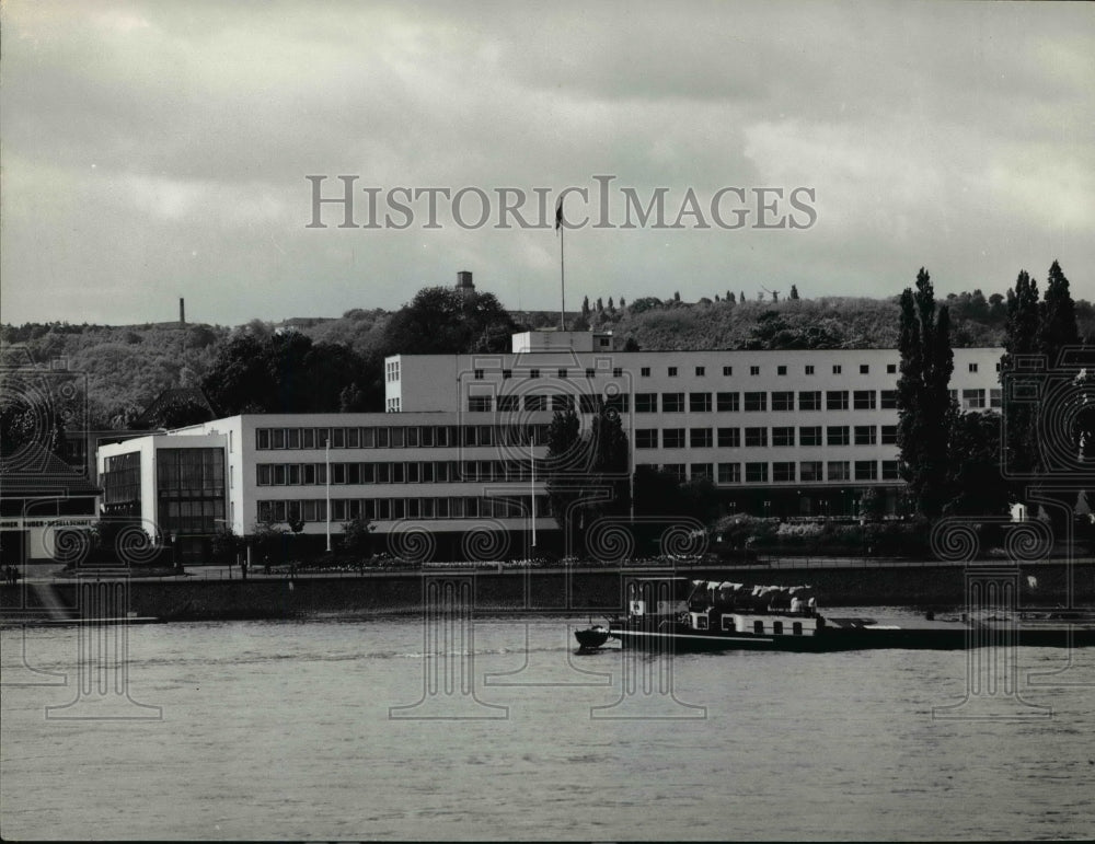1972 Press Photo Bunn, German Parliament Building on the Rhine River
