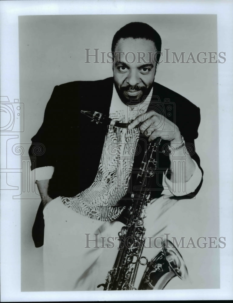 1990 Press Photo Grover Washington Jr. performs at the Front Row Theater - Historic Images