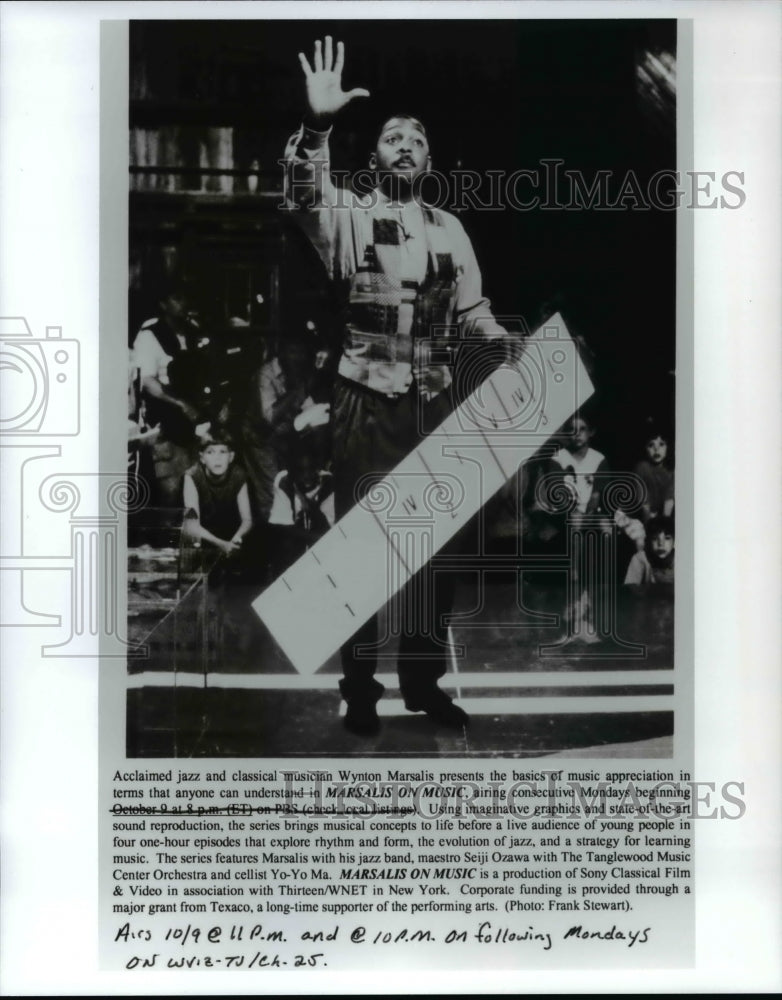 Press Photo Wynton Marsalis teach music appreciation in MARSALIS ON MUSIC - Historic Images