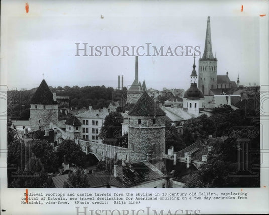 1983 Press Photo Medieval rooftops & castle turrets Estonia, Tallinn Russia - Historic Images