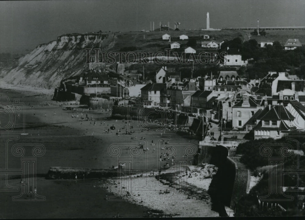 Press Photo The beach and the cliffs of Arromanches-surmer, France - cvb20247 - Historic Images