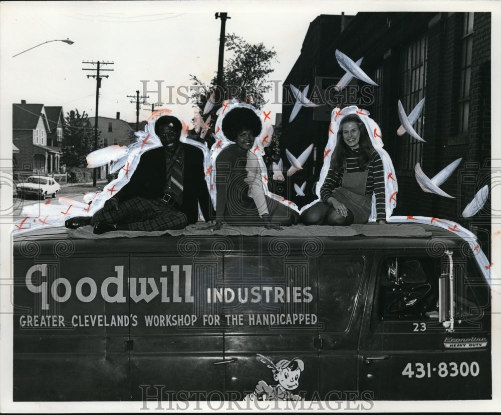 1971 Press Photo Peggy Brooks, Patricia Turner, Margaret Kuczmarski- Goodwill In - Historic Images