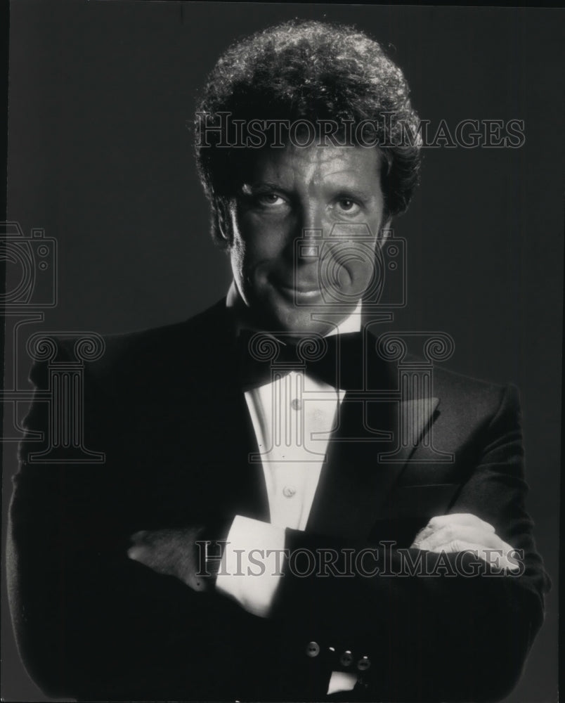 1986 Press Photo Singer Tom Jones - cvb20373 - Historic Images