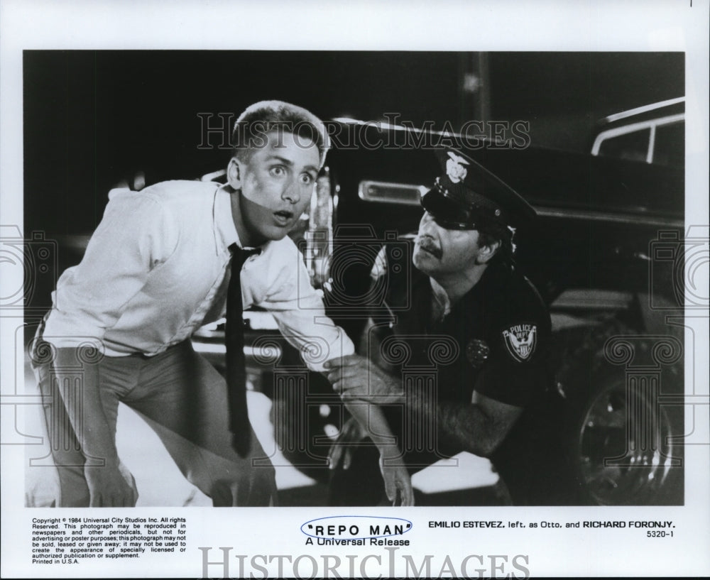 1984 Press Photo Emilio Estevez &amp; Richard Foronjy in Repo Man - cvb20532 - Historic Images