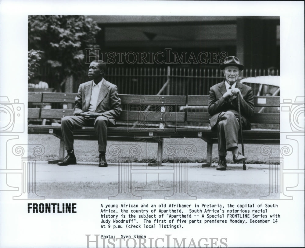 Press Photo Frontline- A young African and an old Afrikaner in Pretoria - Historic Images