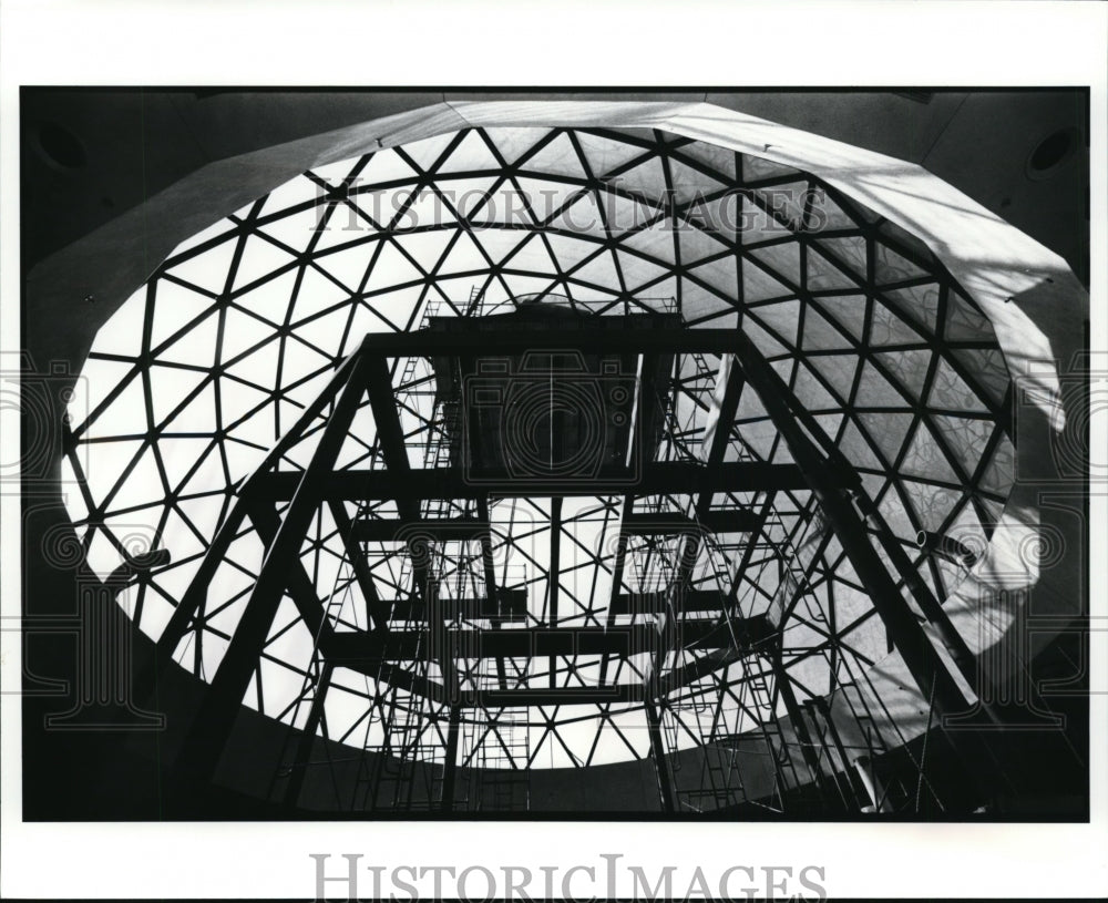 1990 Press Photo Geodesic dome of Rainforest at Cleveland Metroparks Zoo Ohio. - Historic Images