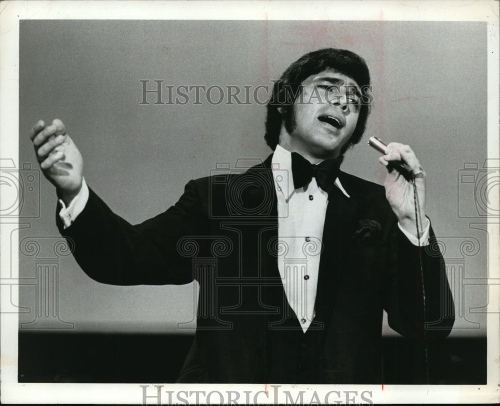 1970 Press Photo Engelbert Humperddinck, &quot;The Engelbert Humperdinck Show&quot; - Historic Images