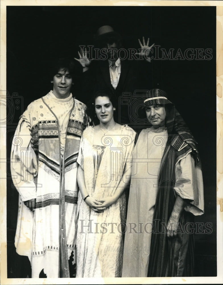 1986 Press Photo Mark Laskowski, Amy Malkoff, Sy Levine in Chagrin Theatre - Historic Images