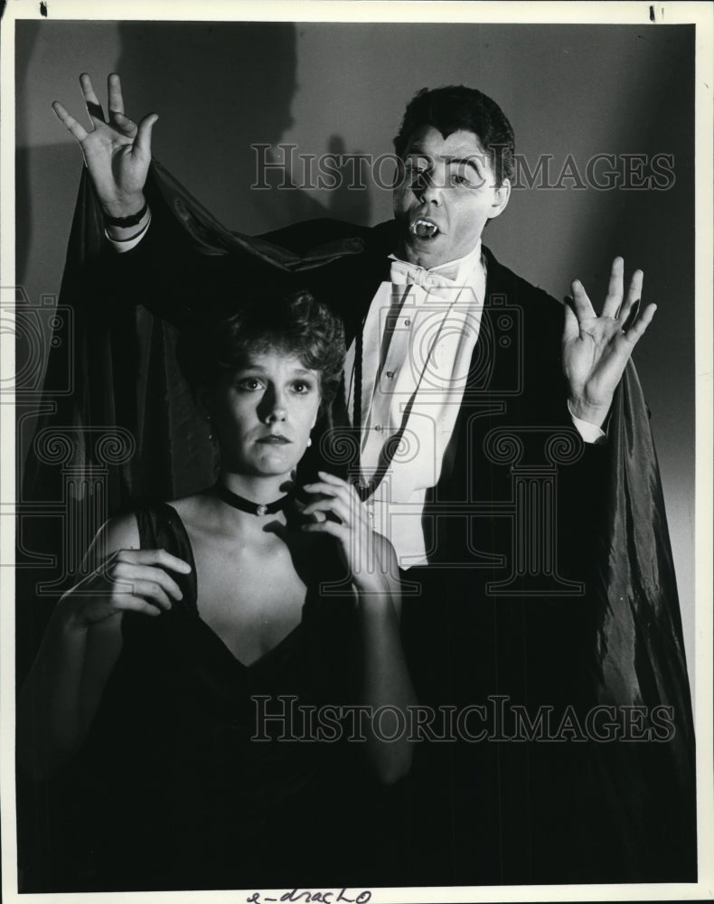 1983 Press Photo Diane Bradley &amp; Andy Brodhead in Count Dracula - cvb20969 - Historic Images