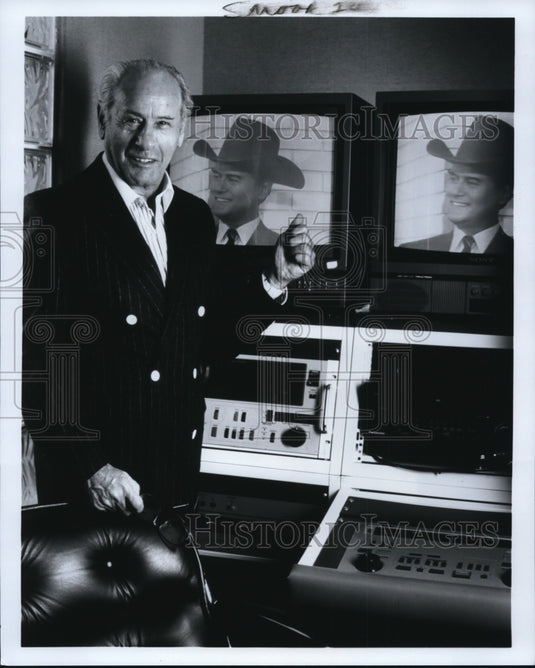 Press Photo Eli Wallach hosts Hollywood's Favorite Heavy: Businessmen on Prime - Historic Images