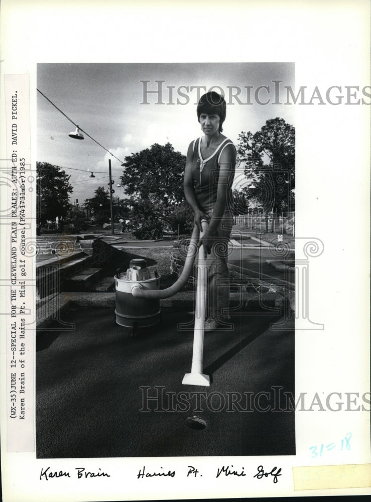 1985 Press Photo Karen Brain of the Hains Pt. Mini golf course - cvb21017 - Historic Images