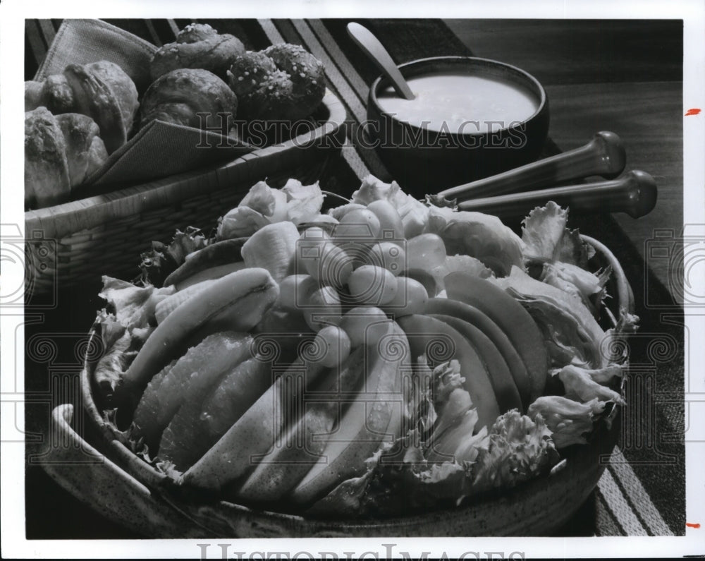 1978 Press Photo Fruit and lettuce salad - cvb21196 - Historic Images