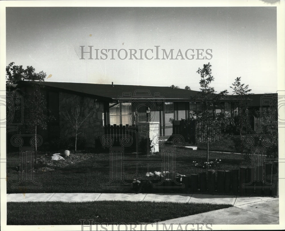 1978, Phase II Chestnut Acres Apartments-Elyria - cvb21283 - Historic Images