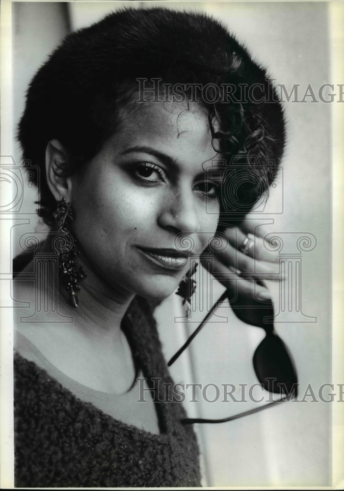 1987 Press Photo Actress and dancer Debbie Allen - cvb21766 - Historic Images