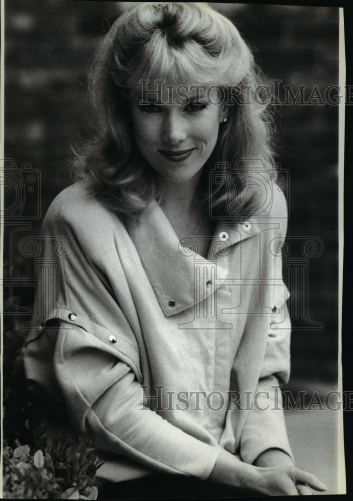 1984 Press Photo Julia Plays Stephanie - cvb21780 - Historic Images