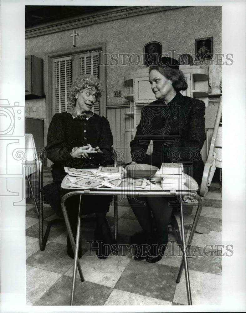 1991 Press Photo Kate Reid and Janet Wright in &quot;Les Belles Soeurs.&quot; - cvb21853 - Historic Images