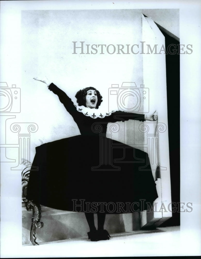 1991 Press Photo Johann Carlo as Dorine in LA BETE - cvb22031 - Historic Images