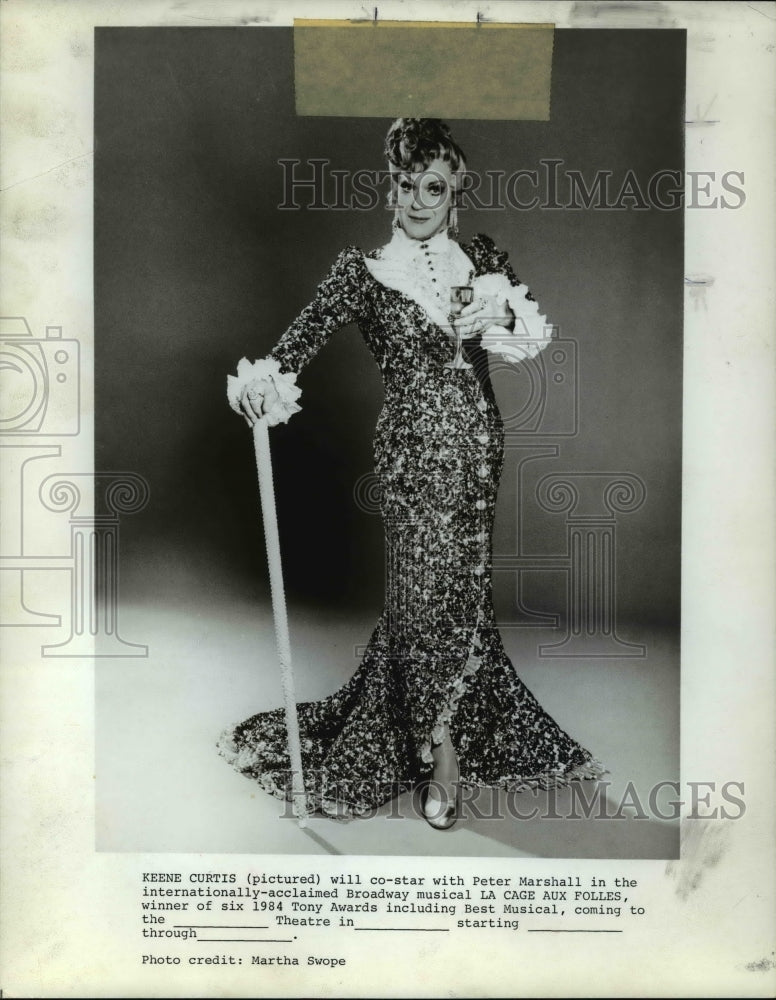 1985 Press Photo Keene Curtis in LA CAGE AUX FOLLES - cvb22033 - Historic Images