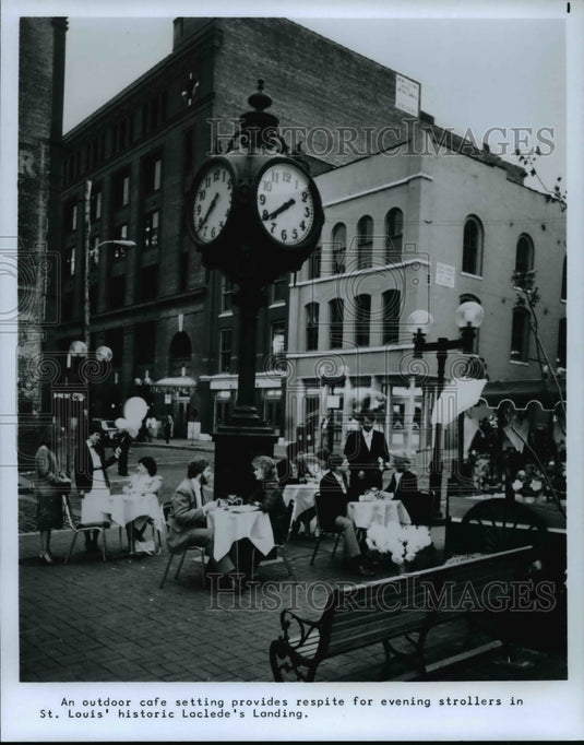 1989 Press Photo St. Louis' historic Laclede's Landing. - cvb22067 - Historic Images