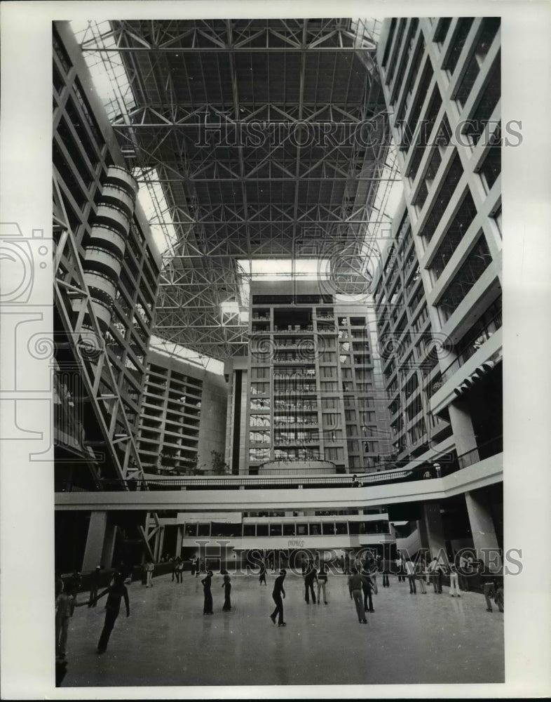 1978 Press Photo Omni Hotel overlooks rink with green ice - cvb22105 - Historic Images