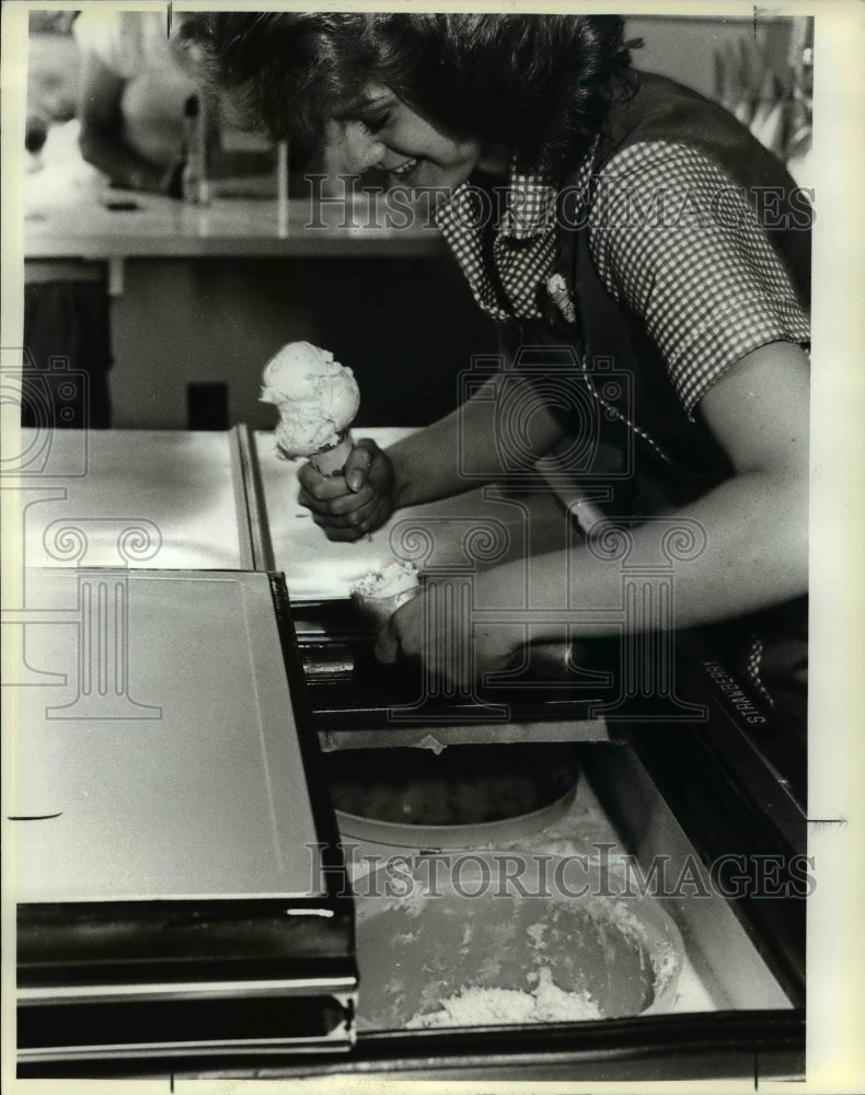 Press Photo Ice Cream - cvb22159 - Historic Images