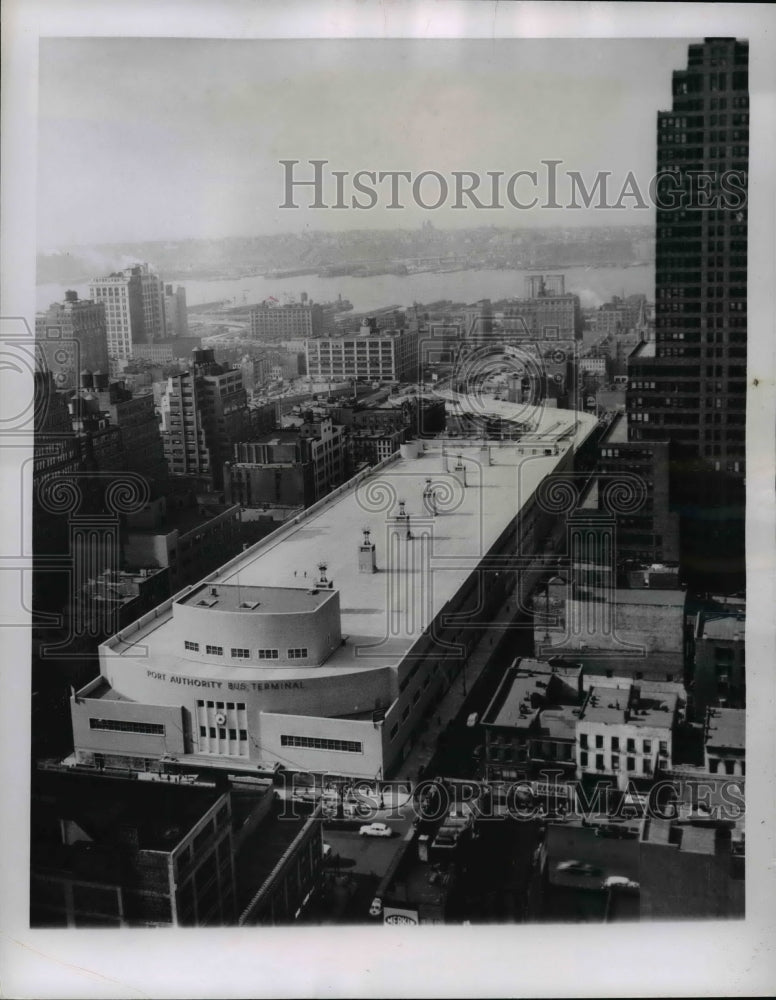 1950 Press Photo World's Largest Bus Terminal - cvb22170 - Historic Images