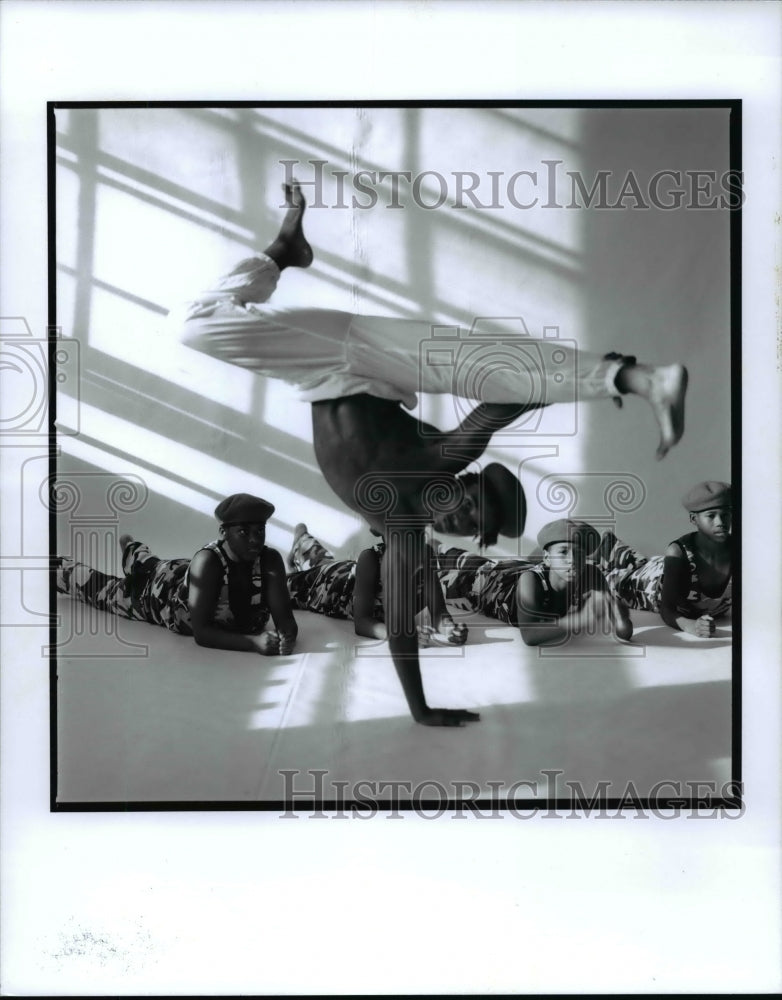 2000 Press Photo Clevelands School of Arts &quot;An Urban Nutcrackers&quot; - cvb22255 - Historic Images