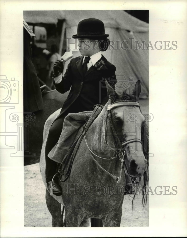 1984 Press Photo Vicky Magnotta, competing at the Brecksville Stable Horse Show - Historic Images