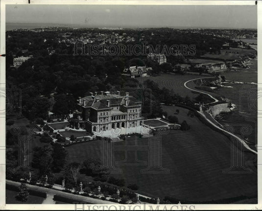 1985 Press Photo The Breakers and Cliff Walk-Newport Rhode Island - cvb22824-Historic Images