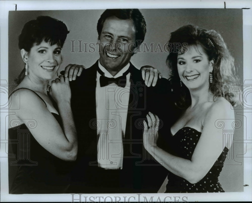 1989 Press Photo Marsha Waterbury, Kurt Peterson &amp; Paige O&#39;Hara in Side By Side - Historic Images