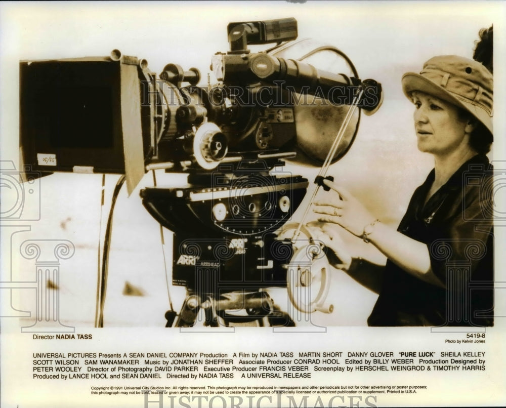 1991 Press Photo Director Nadia Tass directs Universal Pictures&#39; &quot;PURE LUCK&quot; - Historic Images