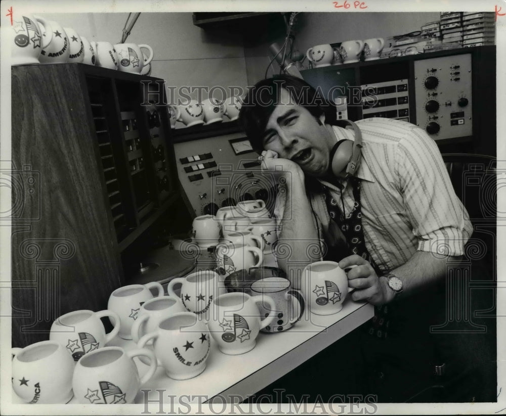 1977 Press Photo Kevin O&#39;Neil of WGAR - cvb23079 - Historic Images