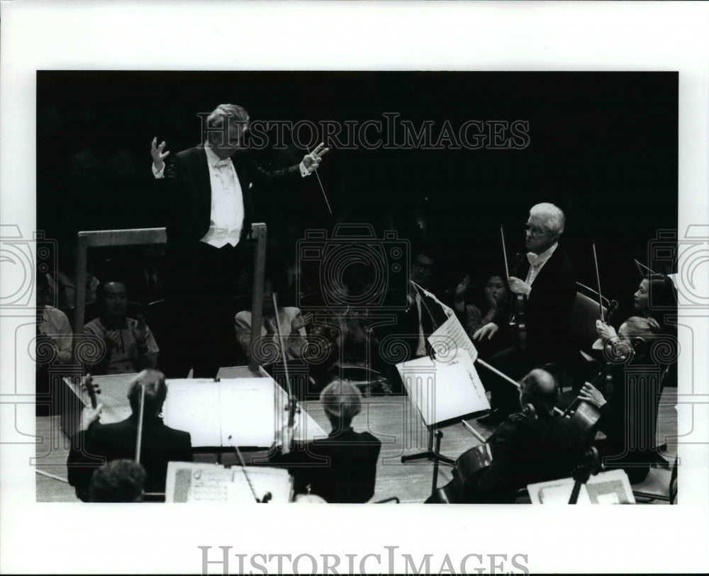 1990 Press Photo Christoph Von Dohnanyi and the Cleveland Orchestra - cvb23089 - Historic Images