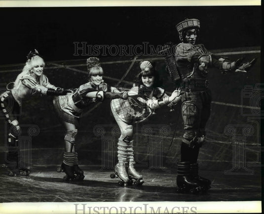 1985 Press Photo Chugging along The Roller Skating Musical "Starlight Espress" - Historic Images
