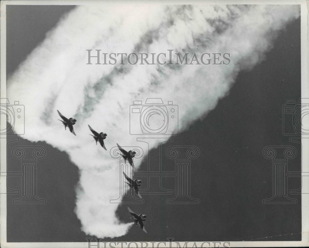 1970 Press Photo United Air Force Thunderbirds in flight formation - cvb23149 - Historic Images