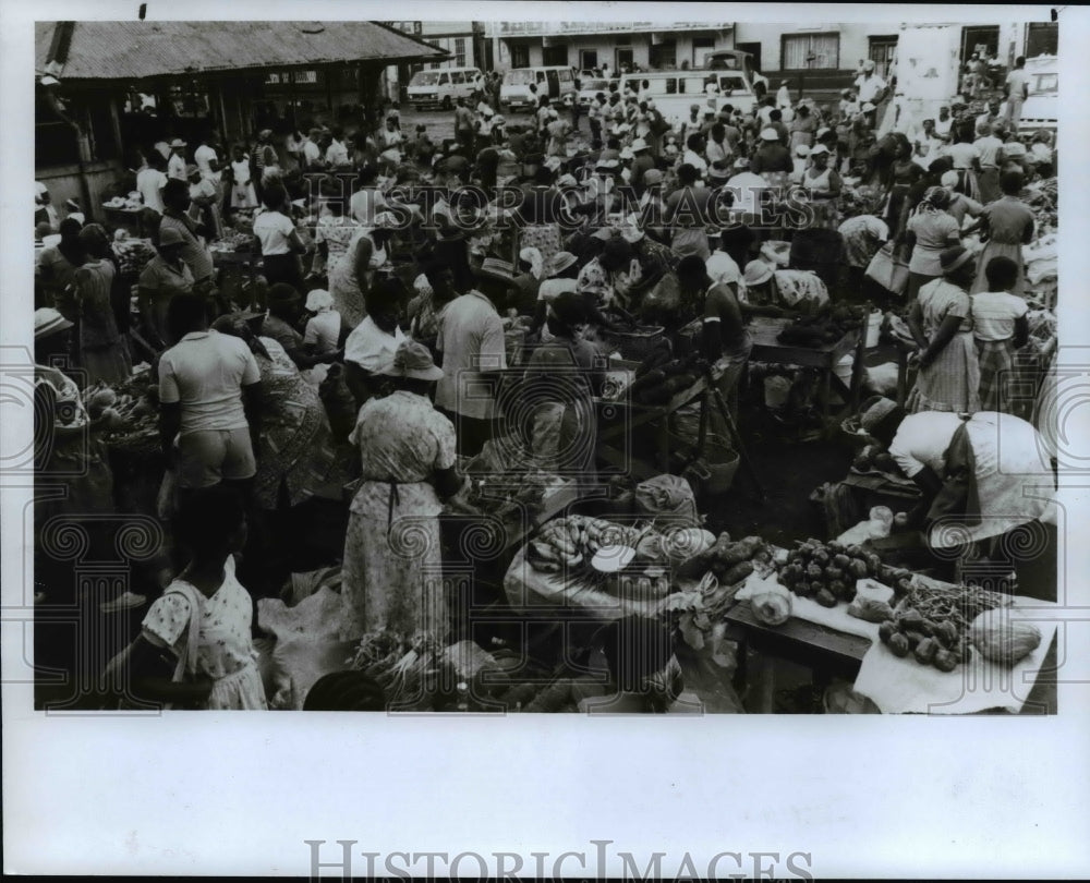 1985 Press Photo Saturday Market-St. George&#39;s Grenada - cvb23179 - Historic Images