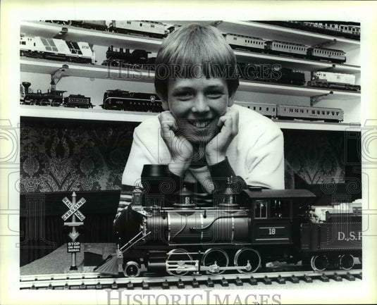 1987 Press Photo Daniel Moss at the National Craft & Hobby Expo - cvb23372 - Historic Images