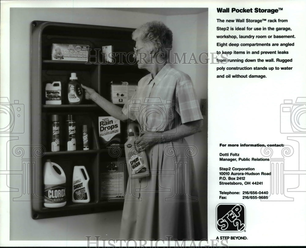 1997 Press Photo Step 2 Corporation introduces Wall Pocket Storage - cvb23378 - Historic Images