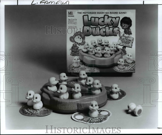 1995 Press Photo Family Fun - cvb23421 - Historic Images