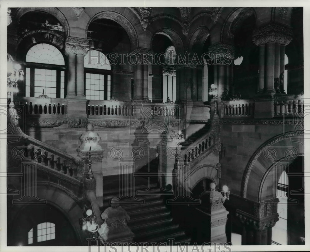 1977 Press Photo New York State capitol-staircase - cvb23469 - Historic Images