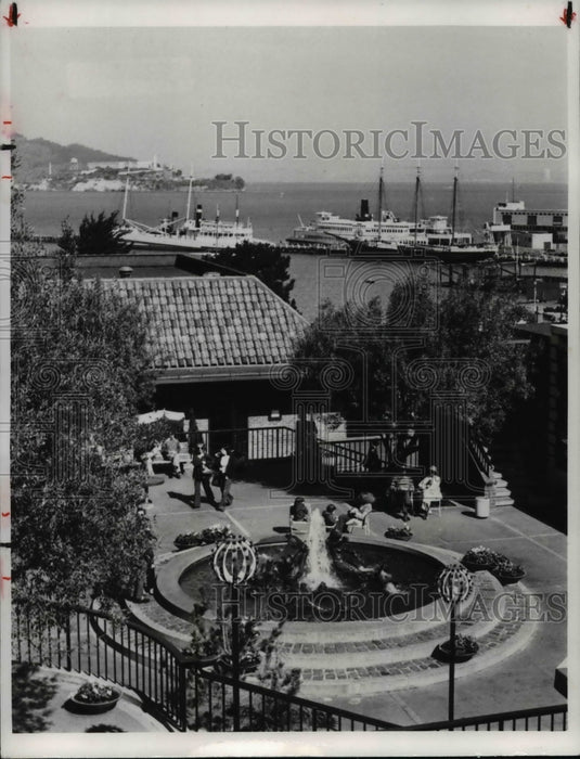 1985 Ghirardelli Square Plaza-San Francisco California - Historic Images