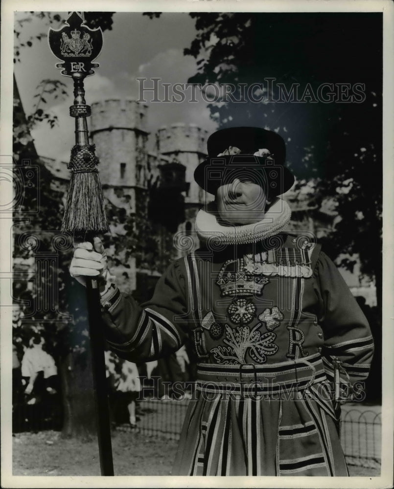 1961 The Beefeather acts as guide around the Tower of London-Historic Images