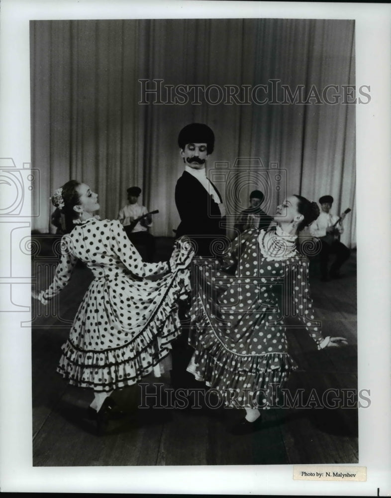 1991 Press Photo ICM - Moiseyev Dance Company perform &quot;Pictures of the Past&quot; - Historic Images