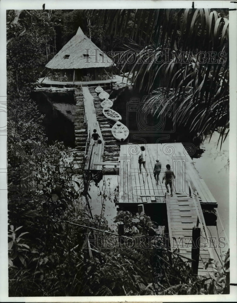 1982 Press Photo A view of a jungle camp in Iquitos Peru along Amazon River - Historic Images