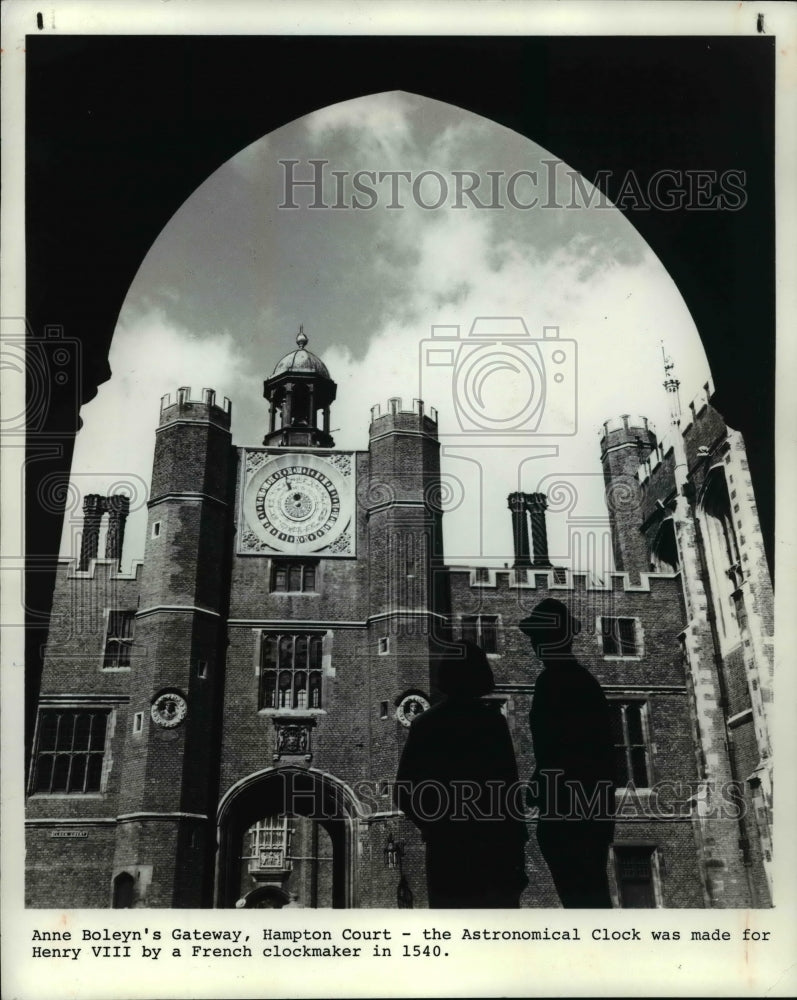 1985 Press Photo View of Astronomical Clock from Anne Boleyn&#39;s Gateway, England - Historic Images