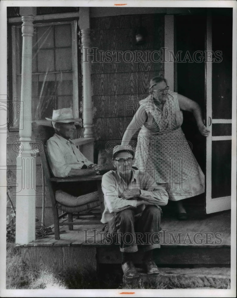 1969 Press Photo Touvells and Bennetts-poverty in Ohio - cvb24142 - Historic Images